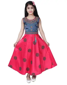 Chất lượng tốt nhất xu hướng nhất lụa pha trộn thiết kế thêu làm việc dài Gown DRESS cho cô gái trong mục Chứng Khoán Made in Ấn Độ
