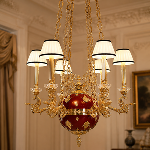 Lámpara de Araña de Lujo en Oro Rojo con Diseño de Cadena de Corona y Pantallas Blancas para Decoración Interior Clásica de Villas y Hoteles - Product Image 3