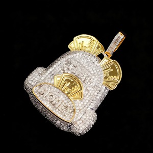 จี้ห้อยกระเป๋าเป้แบบ Iced Out Moissanite เงินแท้ 925 ชุบทอง 18K สไตล์ฮิปฮอปสำหรับผู้ชาย จี้รูปการ์ตูนแบบ Bezel Setting - Product Image 4