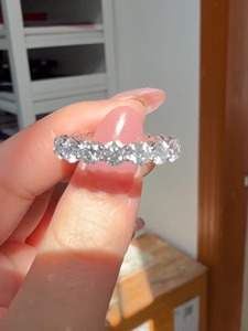 Bague Éternité 3 TCW en Diamant de Laboratoire Taille Ronde, Anneau de Mariage Moissanite Cercle Complet, Bague d'Anniversaire Assortie Empilable - Product Image 2