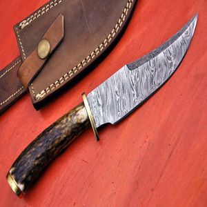 Couteau à lame fixe en acier Damas forgé pour la chasse, le camping, le bushcraft, la survie et les activités de plein air, avec étui en cuir - Product Image 1