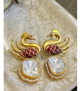 Boucles d'oreilles en or plaqué de qualité supérieure avec diamants CZ Moissanite pour femmes, look de soirée, tenue de fête - Product Image 1