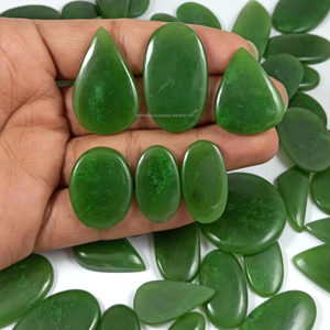 หยกเนฟไรต์สีเขียวธรรมชาติจาก Radha Arts พลอยหยกแท้คุณภาพสูง ขัดเงา รูปทรงคาโบชอง ขายส่ง - Product Image 1