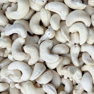 เม็ดมะม่วงหิมพานต์ดิบคุณภาพดีที่สุด ขนาด WW180, WW240, WW320, LP, WS มะม่วงหิมพานต์เวียดนาม ขายส่งส่งออกไปยังดูไบ สหภาพยุโรป และตะวันออกกลาง - Product Image 1