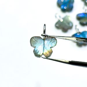 Pendentif Papillon en Labradorite Éclatante, Argent 925, Pierre Précieuse Sculptée à la Main, Charme en Labradorite Naturelle pour la Fabrication de Bijoux en Gros - Product Image 2