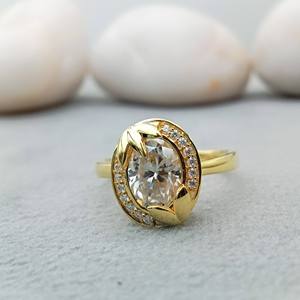 Anillo de Compromiso Solitario para Mujer, Oro Sólido de 14k, Diamante Ovalado de 2ct, Corte VVS, Engaste de Puntas Clásico, con Certificado IGI - Product Image 1