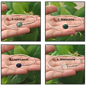Bracelet manchette ouvert en laiton plaqué argent avec pierre naturelle ronde style Bohème, léger, unisexe, pour le quotidien, idéal comme cadeau - Product Image 2