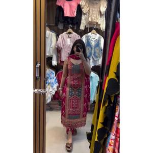 NOUVEAU SALWAR KAMEEZ DE CRÉATION EXCLUSIVE ZAIN EXPORTS EN SOIE NATURELLE LOURDE À IMPRESSION NUMÉRIQUE ET TRAVAIL ARTISANAL, MODÈLE REVERSIBLE, MODERNE POUR FÊTES ET MARIAGES, TOUTES SAISONS - Product Image 1