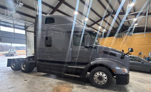 Camión Semirremolque Peterbilt 579 Sleeper Usado, Muy Limpio, Motor Potente, Años 2019-2020, Envío a Todo el Mundo - Product Image 2