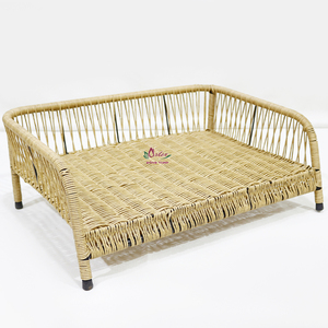 Cama para Perro Artex de Ratán, Rectangular, Elevada, Diseño Minimalista para Interiores, Hecha a Mano en Vietnam, Cama Sostenible para Mascotas - Product Image 1