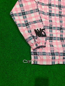 Fabricante de Chaquetas de Nailon con Cremallera de Diseño, Chaqueta Cortavientos de Nailon con Estampado Completo a Cuadros, de Alta Calidad y Personalizada para Exteriores - Product Image 3