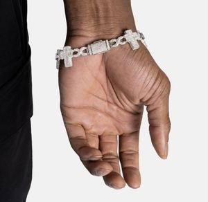 Bracelet croix en argent 925 pour homme, avec micro-incrustation de diamants taille brillant rond, chaîne à maillons style hip-hop, bijou pour usage quotidien - Product Image 1