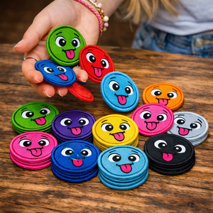 Parche Bordado Divertido de Cara con Lengua Fuera, Verde, Diseño de Sonrisa de Dibujos Animados, Termoadhesivo / Para Coser, Paquete de 100 Piezas para Ropa y Accesorios - Product Image 3