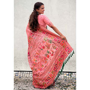 ชุดราตรีผ้าไหมแคชเมียร์สีชมพู แบรนด์ Elite Weaves พร้อมผ้าพัชมีนาและลายปักดิ้นทอง น้ำหนัก 700 กรัม - Product Image 2