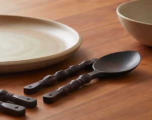 Ensemble de couverts en bois brun foncé de designer avec finition naturelle, parfaits pour la restauration hôtelière, les événements et les desserts. - Product Image 5
