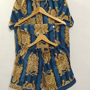 Ensemble de pyjama pour femmes à imprimé tigre rouge, manches courtes, col mandarin, vêtements de nuit décontractés, 2 pièces, coton tissé, vêtements d'été - Product Image 3