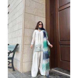 Ensemble de vêtements de fête pour femmes de créateur Top Bottom et Dupatta - Product Image 3