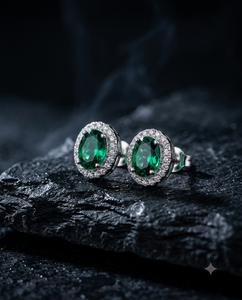 Pendientes de Plata de Ley 925 con Esmeralda Verde de Laboratorio de Corte Esmeralda y Halo Brillante Redondo para Mujer - Product Image 1