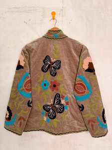 Chaqueta de terciopelo bordada inspirada en mariposas y granadas, estilo suzani, abrigo floral bohemio, blazer artesanal hecho a mano para invierno. - Product Image 4