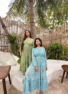 Robe maxi en coton pur imprimé à la main en Inde, respirante, élégante, pour le port quotidien en été, avec broderie boutonnée, style décontracté - Product Image 4