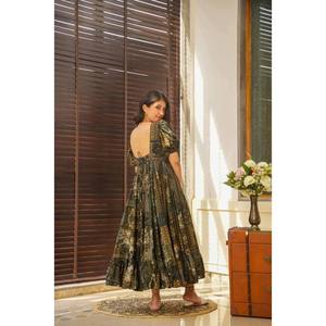 Hermoso vestido de noche estampado con volantes para fiesta - Product Image 5