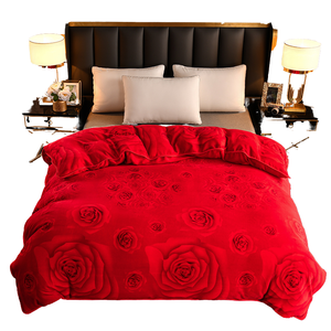 Ensemble de housse de couette matelassée à motif de roses rouges, hypoallergénique, lavable en machine, en polyester, literie d'hiver, taille Queen - Product Image 1