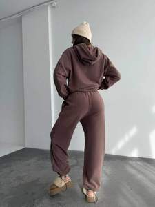 Ensemble de survêtement marron personnalisé pour femme – Sweat-shirt oversize et pantalon large assorti – Tenue de sport décontractée deux pièces – Vente en gros - Product Image 2