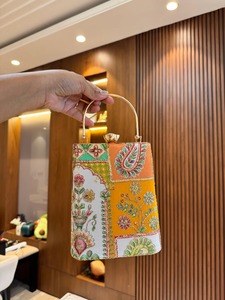 Bolso de Mano Bordado Floral Vintage Hecho a Mano, con Cierre Magnético, de Seda, para Fiestas, Bodas y Eventos Nocturnos, para Mujer - Product Image 4