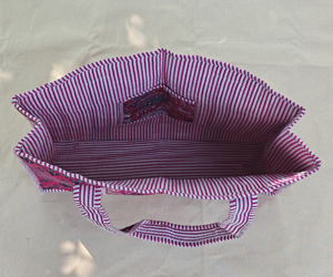 กระเป๋าผ้าฝ้ายเย็บมือลายดอกไม้สีชมพูเข้ม สไตล์โบโฮ - Product Image 3