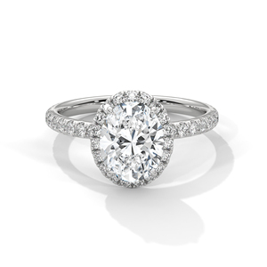 Anillo de Diamantes en Oferta, con Diamantes Cultivados en Laboratorio de Corte Oval Brillante y Banda con Pavé Lateral, Hecho de Oro Blanco Sólido de 14k - Product Image 1