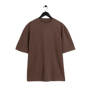 เสื้อยืดผู้ชายทรงหลวมไหล่ตก ผ้าโพลีเอสเตอร์/คอตตอน ระบายอากาศ แห้งเร็ว ทรงปกติ สวมใส่สบาย ขายดี ราคาส่งจากโรงงาน - Product Image 1