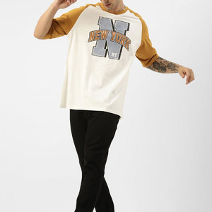 เสื้อยืดแขนราแกลนสีขาวและสีมัสตาร์ดสำหรับผู้ชาย พิมพ์ลายตัวอักษรนิวยอร์ก ทรงโอเวอร์ไซส์ สวมใส่สบาย คอกลม ผ้าเจอร์ซีย์คอตตอน - Product Image 4