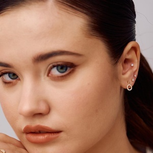 Pendientes colgantes de lujo de oro amarillo de 18 quilates con diamantes naturales VVS, joyería para regalo de aniversario para mujeres a precio de mayorista. - Product Image 2