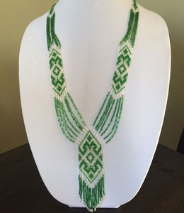 Collier artisanal en perles de rocaille de coton pour filles, idéal pour les fêtes, haute qualité par HF Crafts - Product Image 6