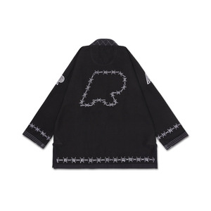 Kimono de Jiu-Jitsu noir pour arts martiaux, modèle A & P Barrier Gi, avec broderie motif fil barbelé et accents blancs - Product Image 3