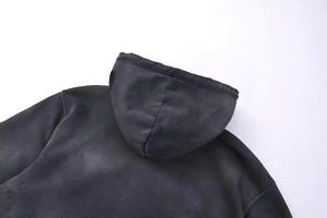 เสื้อฮู้ดผู้ชายแบบสวมหัว สีพื้น ย้อมสีแบบ Garment Dyed ผ้าฝ้ายเฟรนช์เทอร์รี่ ทรงโอเวอร์ไซส์ ดีไซน์ทำสีซีดสไตล์วินเทจ สำหรับฤดูใบไม้ร่วง - Product Image 3