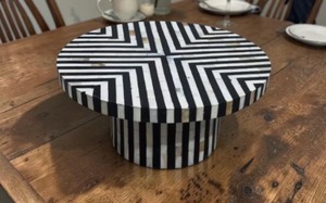 Plateau à gâteau personnalisé, écologique, de taille moyenne, de qualité supérieure, fabriqué à la main en Inde, avec base en résine, support de gâteau d'anniversaire - Product Image 3