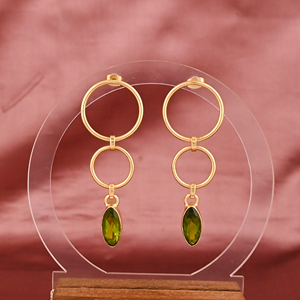Pendientes Elegantes de Peridoto con Engaste de Bisel para Mujer |   Latón Chapado en Oro - Product Image 1