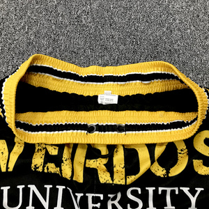 Shorts de sport unisexe Weirdos University noir et jaune, taille élastique, imprimé, respirant, en polyester, coupe régulière pour adulte - Product Image 5