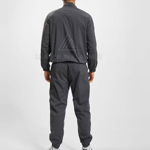 ชุดวอร์มกันลมผู้ชายผ้าโพลีเอสเตอร์ไนลอนน้ำหนักเบาพิมพ์โลโก้ได้ตามต้องการ ชุดวอร์มกันลมไนลอนสำหรับกิจกรรมกลางแจ้ง - Product Image 2