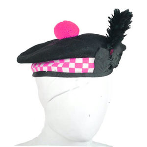 Bonnet Balmoral Rose Vif en Laine Classique Écossaise de Haute Qualité, Tissu Personnalisé - Product Image 2