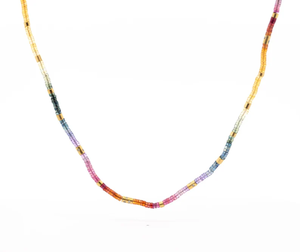 Collar de cuentas coloridas con piedras multicolor y detalles dorados para mujer, accesorio de moda. - Product Image 2