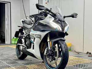 CFMOTO 450SR-S de Calidad en Venta - Motocicleta Deportiva Naked de 450cc con Motor Bicilíndrico en Paralelo - Product Image 2