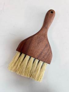 Brosse à polir en bois avec poignée ergonomique pour une prise en main facile, pour le cirage, le dépoussiérage, le nettoyage et l'entretien des meubles - Product Image 2