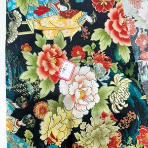 Une belle gamme d'impressions numériques colorées, nettes et magnifiques sur tissu en coton tissé, largeur 44 pouces, prêtes pour une expédition immédiate. - Product Image 1