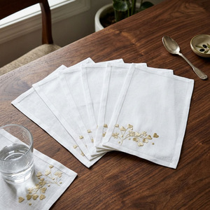 Serviettes de cocktail en lin brodées en gros, motif cœur doré, ourlet festonné, pour la décoration de table, la maison, les mariages, les bars et les événements - Product Image 4