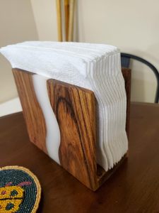 Porte-serviettes en bois d'acacia et résine époxy transparente pour table, organisation rustique de serviettes pour comptoirs de cuisine - Product Image 2