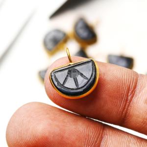 Natural Black Onyx Orange Fruit Carved <b>Charm</b> Pendant Gold Vermeil Gemstone Jewelry Natural Onyx Crystal Pendant Wholesale Bulk - Product Image 5