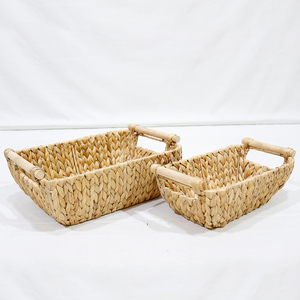 Ensemble de plateaux de service rustiques en rotin naturel avec poignées en bois pour la décoration de table et le rangement des fruits et du pain - Product Image 3