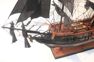 Artículo Más Vendido |   PERLA NEGRA |   Maqueta de Barco Pirata de Madera Hecha a Mano para Decoración Navideña, Colección para Amantes de las Películas - Product Image 4